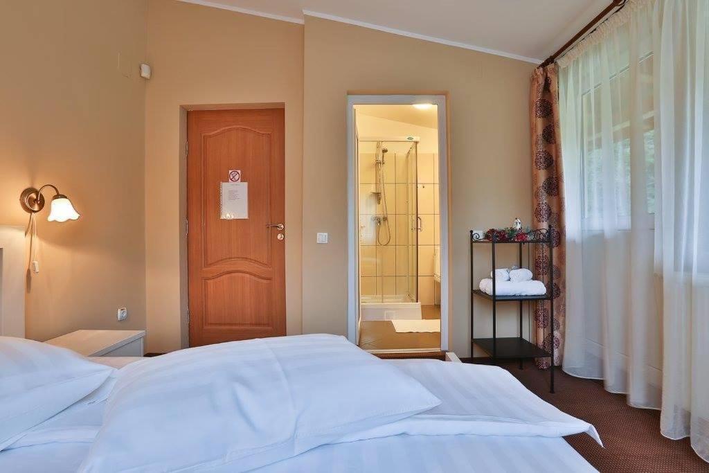 Pensiunea La Padure Cheia, Prahova Hotel Maneciu ภายนอก รูปภาพ