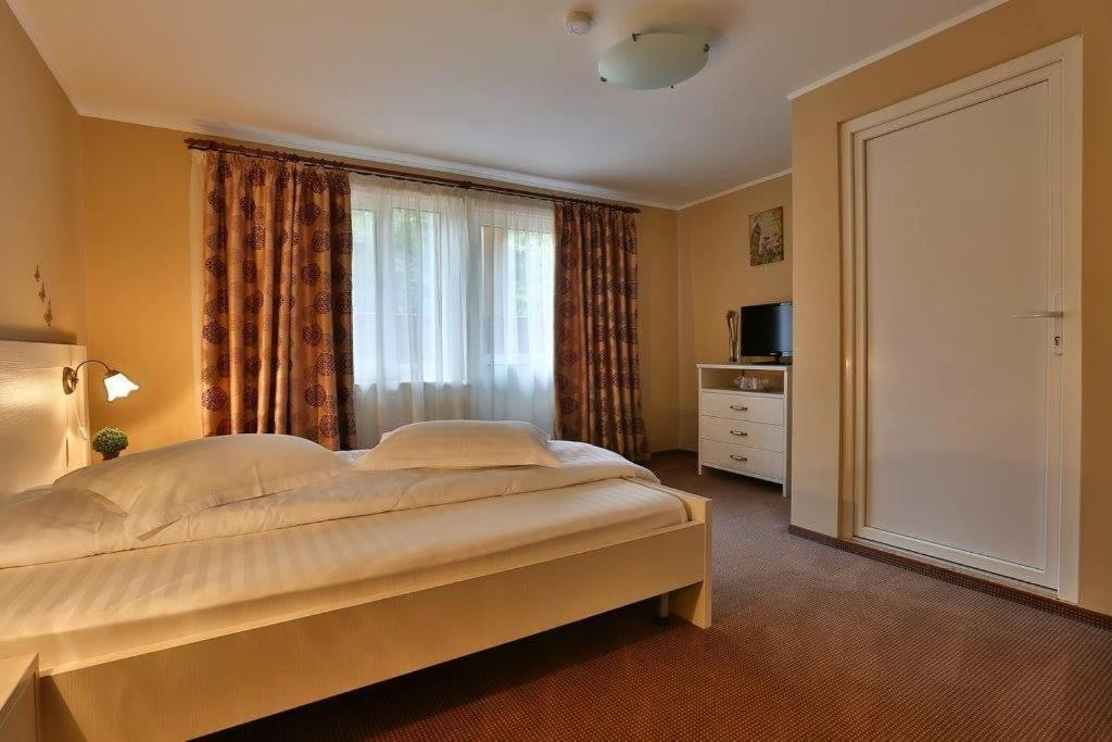 Pensiunea La Padure Cheia, Prahova Hotel Maneciu ภายนอก รูปภาพ
